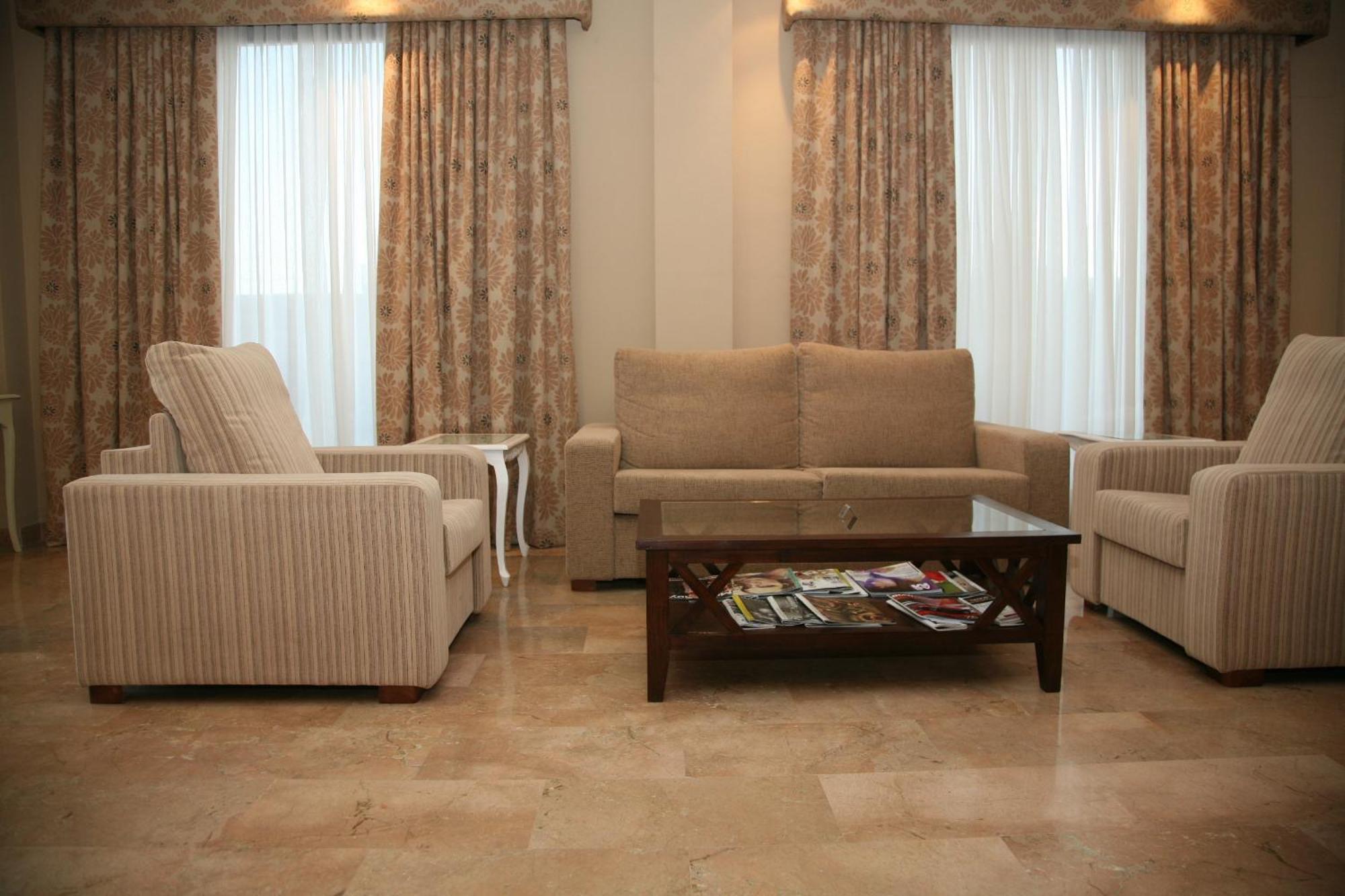 Hotel Torre Del Oro La Rinconada Екстер'єр фото