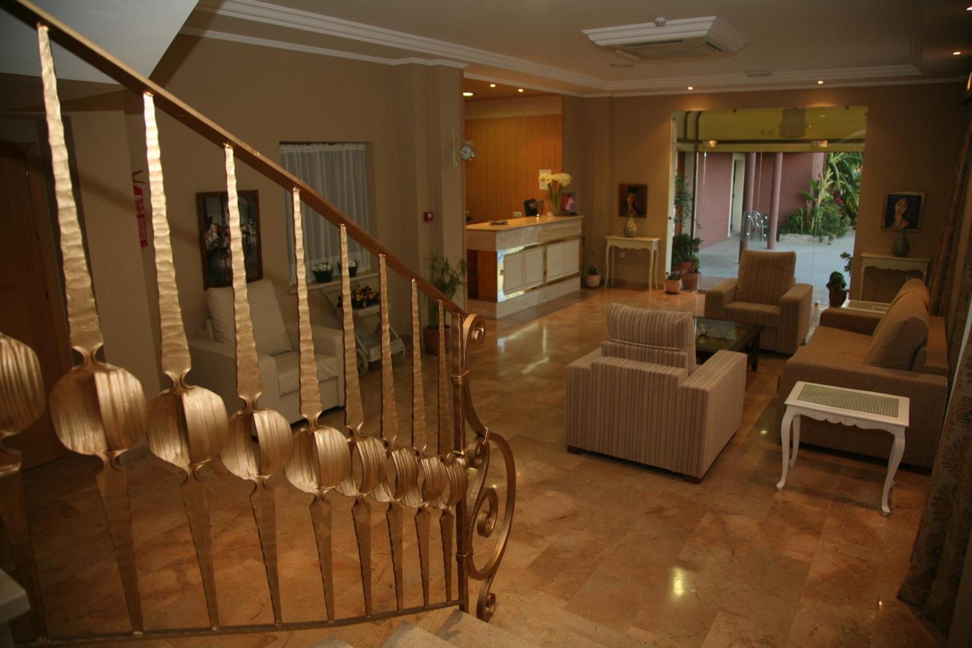 Hotel Torre Del Oro La Rinconada Екстер'єр фото